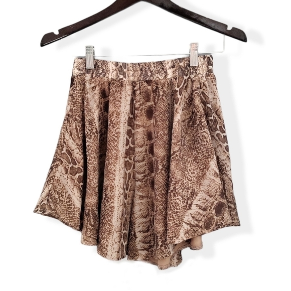 - Pretty Little Thing Shorts size 4